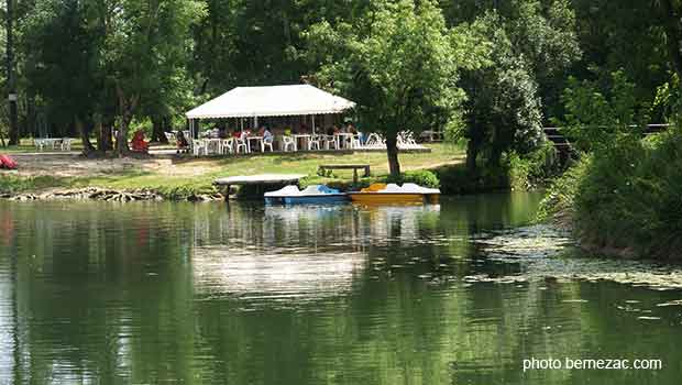 Chaniers, le parc de loisirs Moulin de la Baine